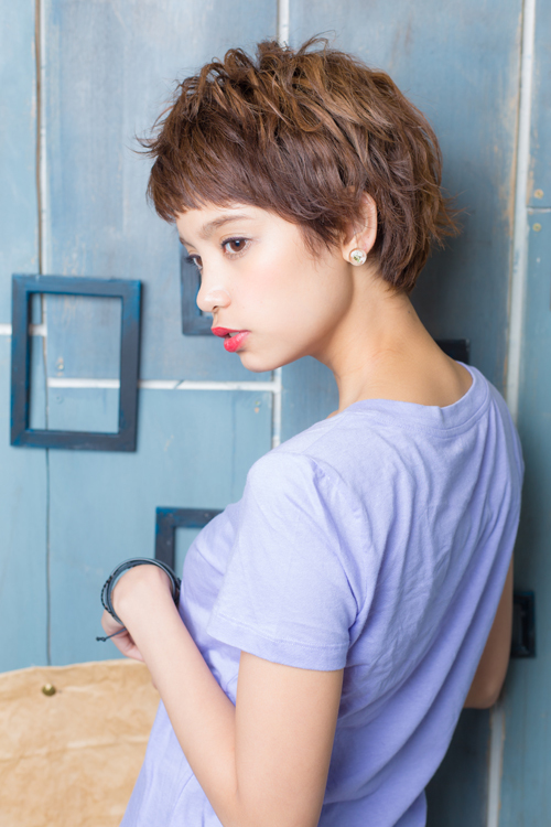 20代30代 小顔耳かけ外国人風ハンサムショート