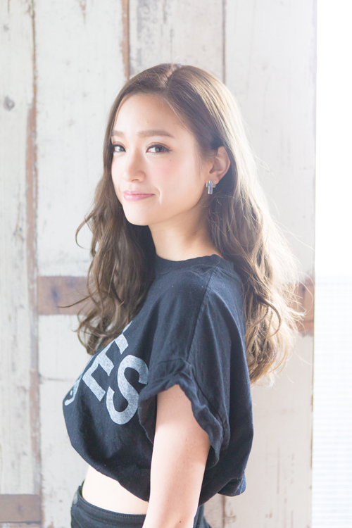 大人かわいい愛されヘア♪小顔耳掛けナチュラルロング