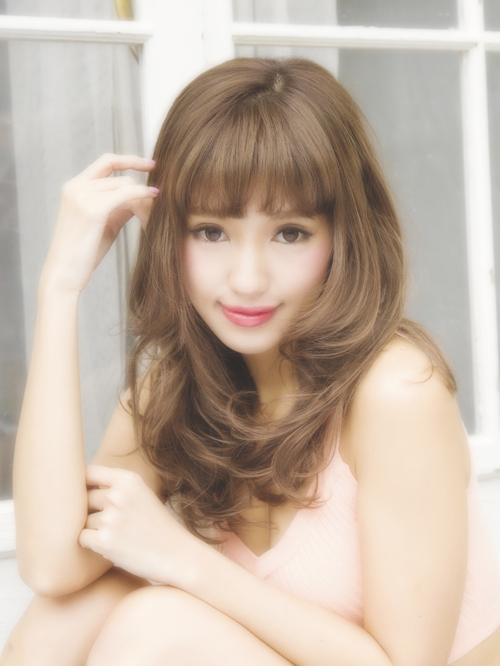 ふんわり明るめ　モテ愛されフェミニンカールロング